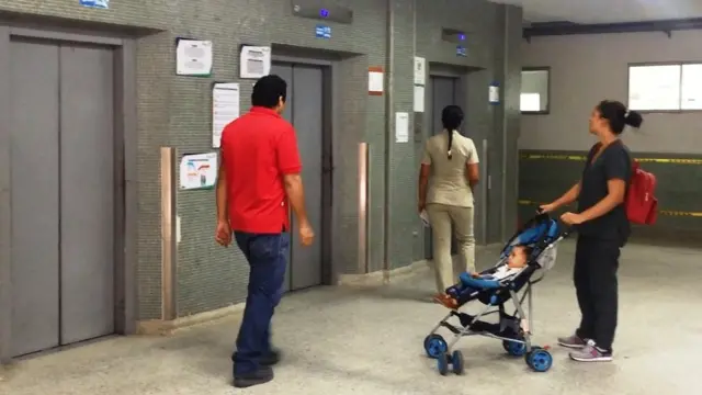 Personas en un hospital
