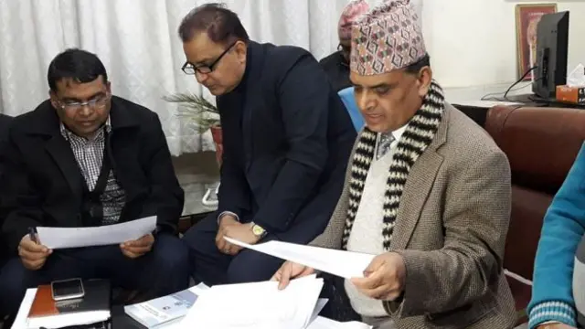 आयोगका अधिकारीहरु