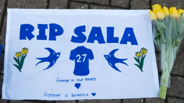 "Descansa en Paz Sala", un recuerdo de uno de sus fans.