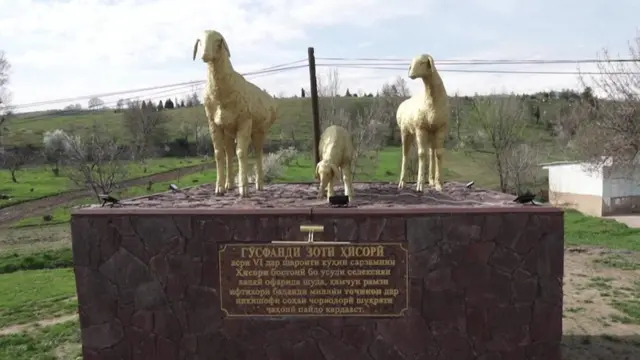 Ҳисори қўйларга ўрнатилган ҳайкал