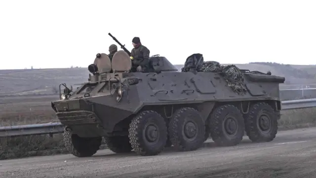 খেরসনে ঢুকছে একদল ইউক্রেনীয় সৈন্য