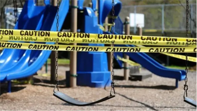 నెమ్మదిగా తెరుచుకుంటున్న పబ్లిక్ స్థలాలు