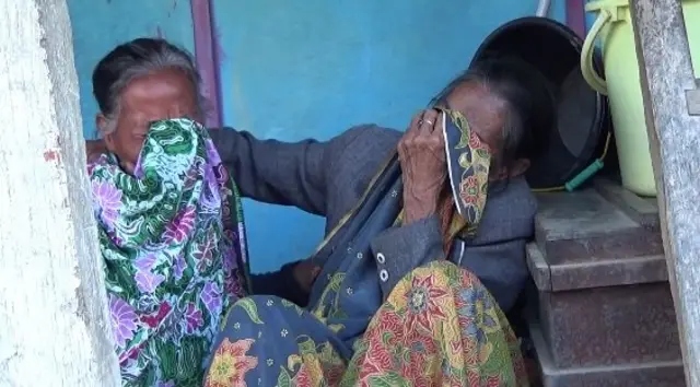 Tangisan keluarga korban pembunuhan oleh kelompok bersenjata di Papua