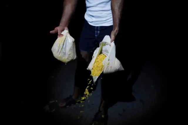 Cubanos protestan contra los cortes eléctricos