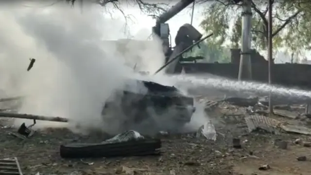 વડોદરાની કૅન્ટોન લૅબોરેટરીઝ નામની કંપનીમાં બૉઇલર ફાટ્યા બાદ આગ લાગી હતી.