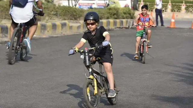 பணிக்கு போகாத பெண்களை மதிப்பதில்லையா இந்த சமூகம்?