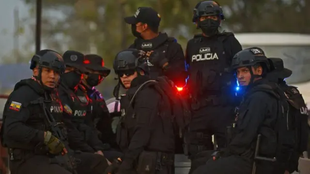 An elite group of the Ecuadorian Police Force arrive to a prison in Guayaquil, Ecuador, on September 29, 2021, after a riot occurred