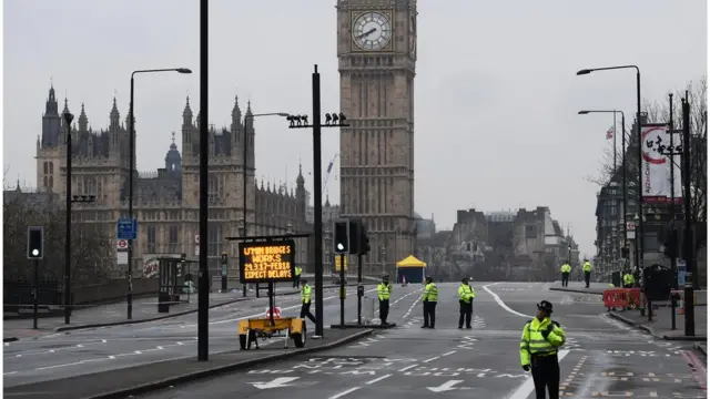 হামলার পর বন্ধ করে দেয়া হয় সব রাস্তা।