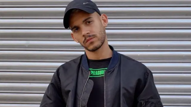 يقول المصور جوش إنه واجه تحديات لتوفير الخدمات اللوجستية والتحفيز