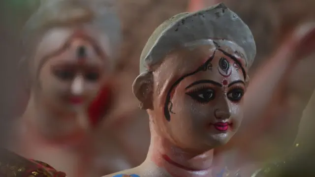 నేతల మాటలతో వేధింపులు