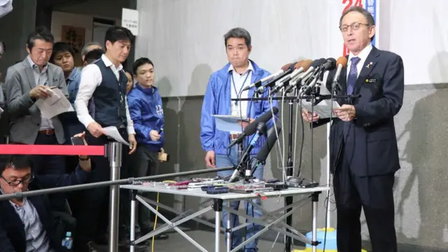 2月24日,日本冲绳县就美军是否该迁移基地举办公投,投票结束后知事玉城丹尼出面谈话。
