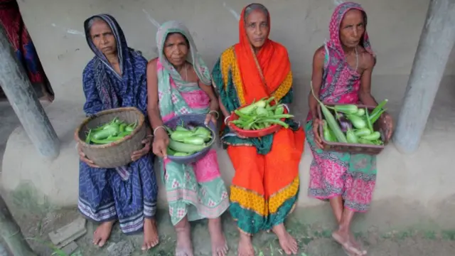 किसान आंदोलन: कृषि क़ानूनों पर जारी विरोध में कहाँ हैं भूमिहीन महिला किसान?