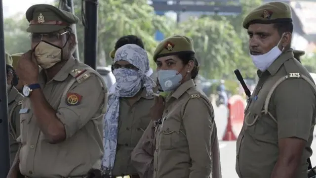 పోలీసులు