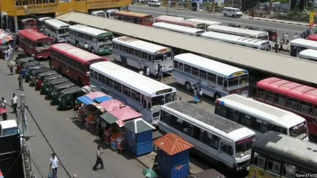 ශ්‍රී ලංකාවේ බස් නැවතුම්පොළක්