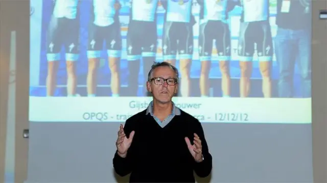 Сейчас Дерк Сауэр контролирует газету The Moscow Times, первую англоязычное издание в России, которое он же и создал более 20 лет назад. Недавно MT запустила полноценную русскоязычную версию