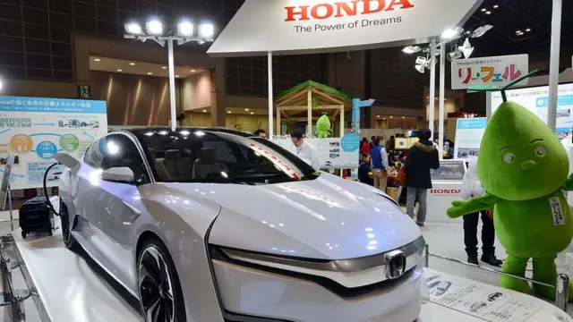 Автомобиль Хонда на водородных ячейках