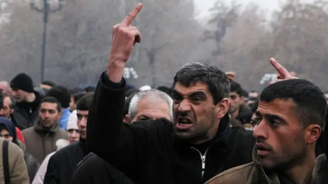 Искаженное гневом лицо