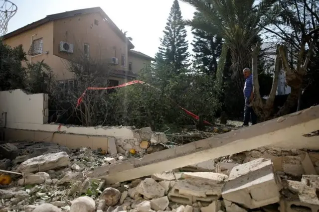 Aşkelon'da Gazze'den atılan roketin düştüğü bölge