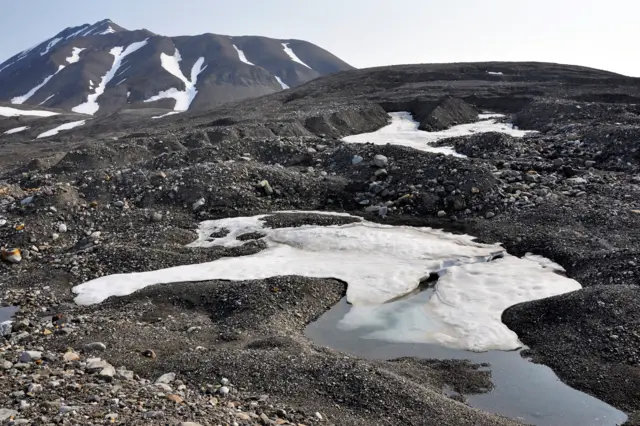 น้ำแข็งกำลังละลาย