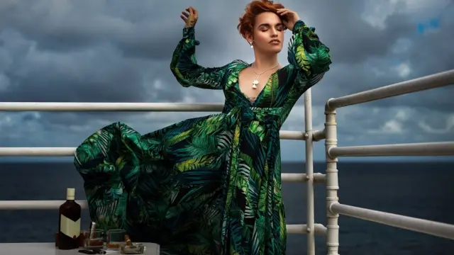 Уметнички је фотограф и поједине радове објављује на Инстаграму