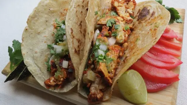 Tempe dalam bentuk tacos, ala Meksiko.
