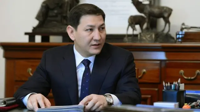 Улуттук коопсуздук комитетинин төрагасы Абдил Сегизбаев офшшордон келген документтер жасалма эмес, расмий түрдө алынган документ экенин белгилеп, аны президенттин колуна тийиштүү тартипте тапшырганын билдирип, бул ишти "Матрешка гейт" менен салыштыруу таптакыр орунсуз деп айтканы бар.