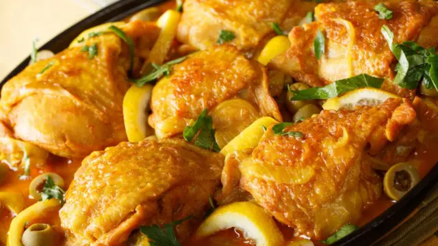 Курица с лимоном и специями.