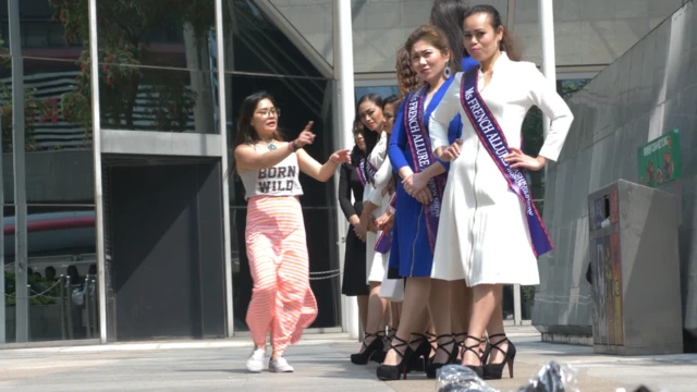 在香港,每个星期天都会有大大小小的菲律宾外籍帮佣选美。