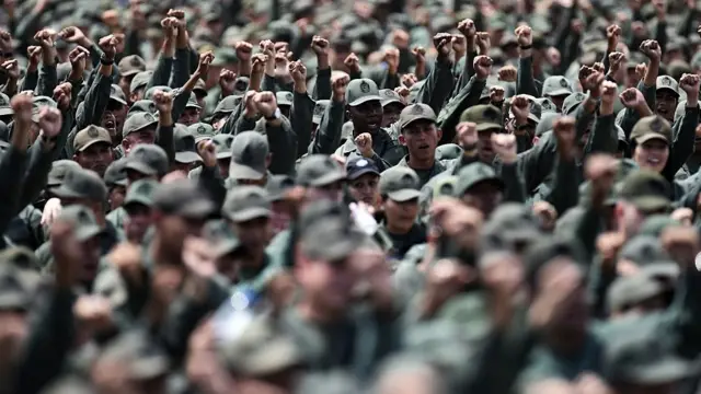 Militares.