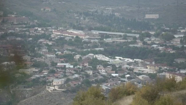 শুসা শহর থেকে দেখা রাজধানী স্টেপানাকার্ট