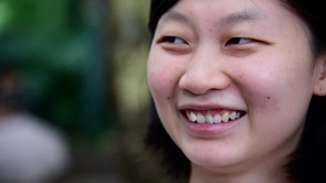 एक लड़की ने कहा, "चीन की संस्कृति के मुताबिक शादी से पहले लड़कों को ही घर का इंतज़ाम करना पड़ेगा. हम लड़कियां फर्नीचर खरीद लेती हैं."