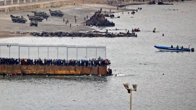Espagne ivuga ko abantu boba bashika ku gice c'abimukira basubijwe inyuma muri Maroc