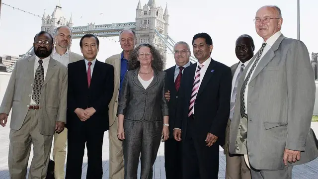 ২০০৬ সালে ঢাকার মেয়র হিসাবে ব্রিটেন সফরে এসেছিলেন সাদেক হোসন খোকা