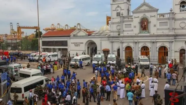হামলার পর সেন্ট অ্যান্থনি গির্জার বাইরের অবস্থা