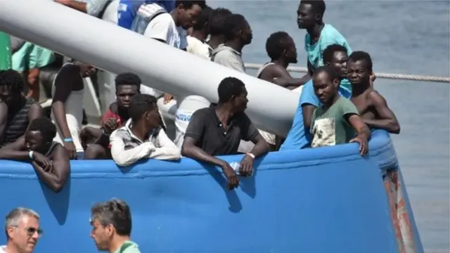 অভিবাসী