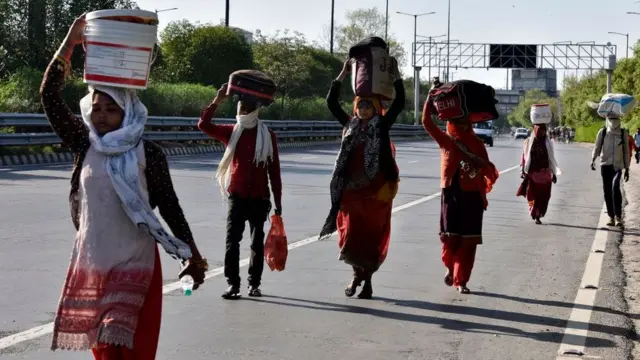 இந்தியா முடக்கம் : நடந்து சென்றவர்கள், சாலை விபத்து என 20 பேர் உயிரிழப்பு