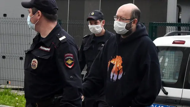 Журналист Илья Азар был задержан 26 мая за участие в пикете в защиту Воронцова