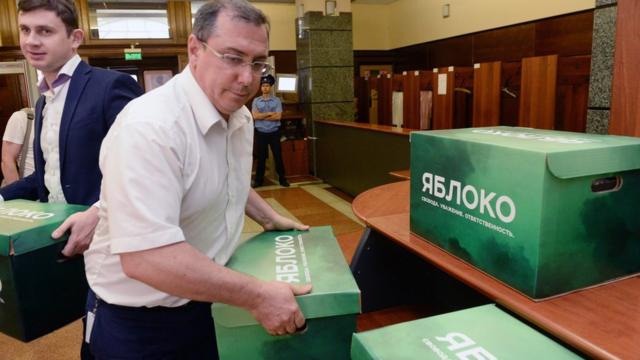 Партия "Яблоко" подает документы в ЦИК