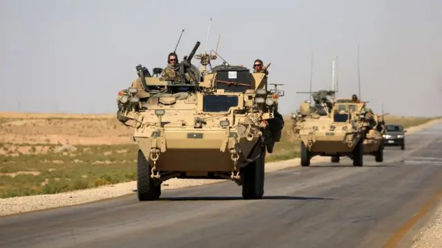 Американские военные возле сирийской деревни Айн Исса, подконтрольной отрядам самообороны курдов