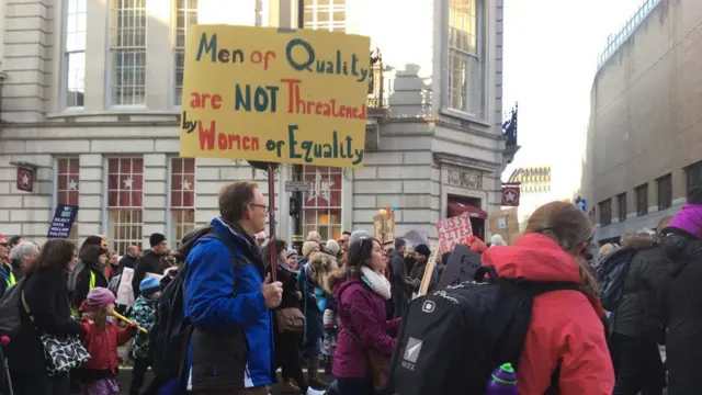 Homem participa da Marcha das Mulheres