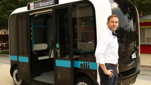 12座无人驾驶公交车