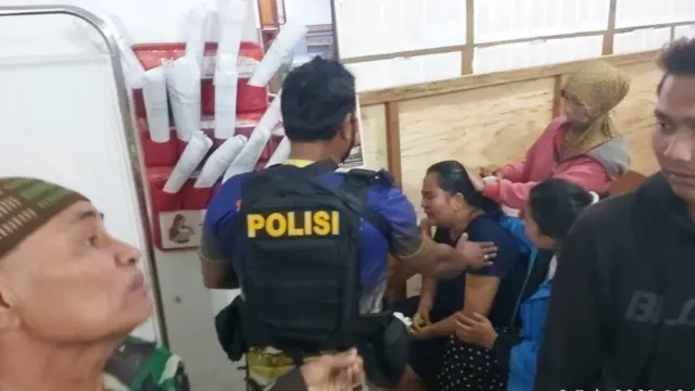 Keluarga korban penembakan KKB di Intan Jaya, Senin (08/02)