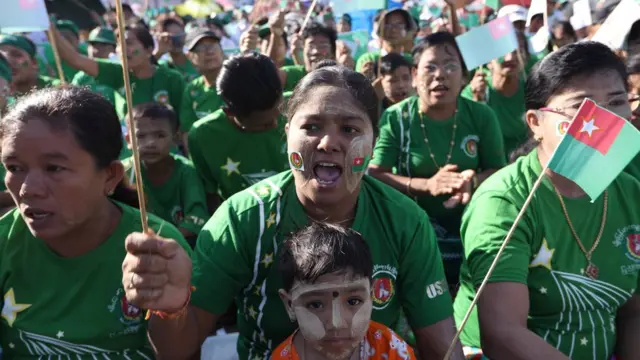 အောက်တိုဘာ ၂၉ ရက်နေ့က ကြံ့ခိုင်ဖွံ့ဖြိုးရေးပါတီက ရန်ကုန်မြို့မှာ မဲဆွယ်စည်းရုံးခဲ့