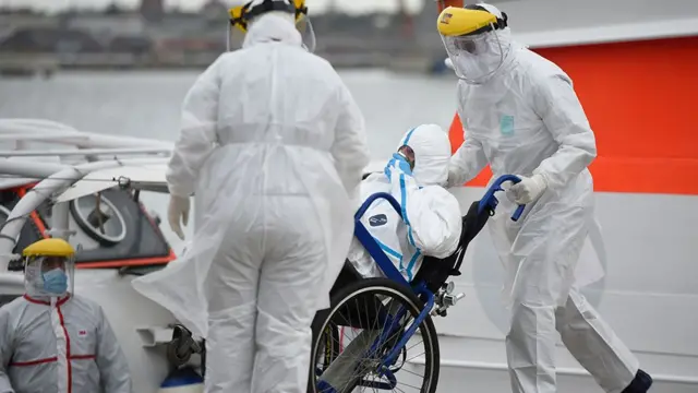 Al menos ocho pasajeros del crucero debieron recibir atención médica en Montevideo por tener síntomas graves de covid-19.