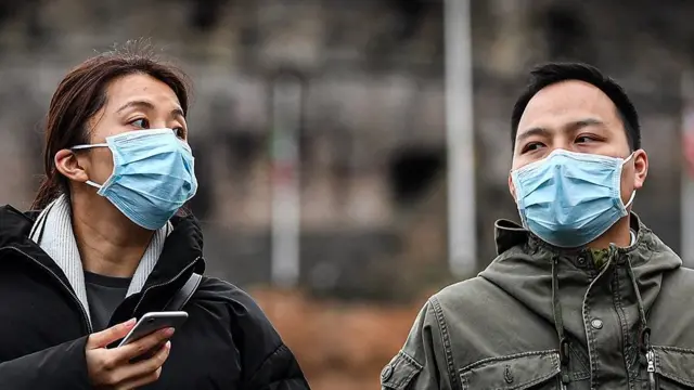 கொரோனா வைரஸ்: "தனிமைப்படுங்கள் அல்லது தண்டிக்கப்படுவீர்"- என்ன நடக்கிறது சீனாவில்?