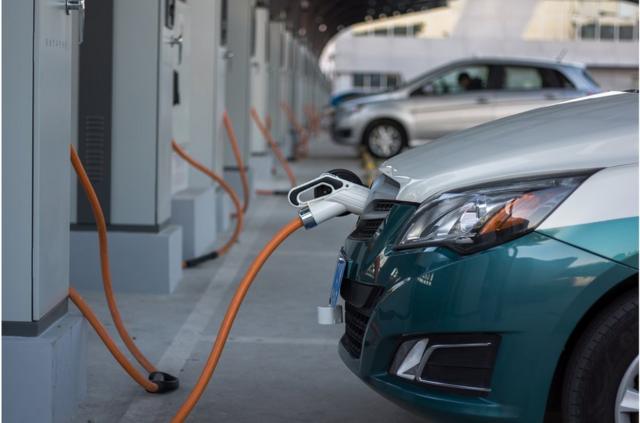 随着中国近年发展成世界最大的电动汽车制造国，中国对锂的需求不断增加。