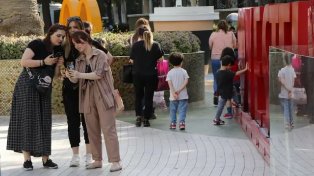 bu gün Azərbaycan altı-bazar çölə çıxmaq qadağan edildi həftə sonu evdən çıxmaq qadağan edildi