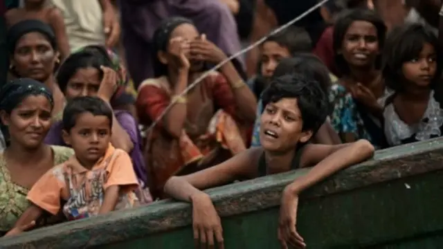 সহিংসতার মুখে পালিয়ে সীমান্ত পার হয়ে রোহিঙ্গাদের অনেকেই বাংলাদেশে প্রবেশ করেছে