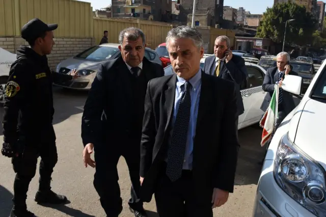 İtalya'nın Mısır Büyükelçisi Maurizio Massari, İtalya'ya geri çağrılmadan önce Regeni'nin cenazesinin tutulduğu morgda incelemelerde bulunmuştu