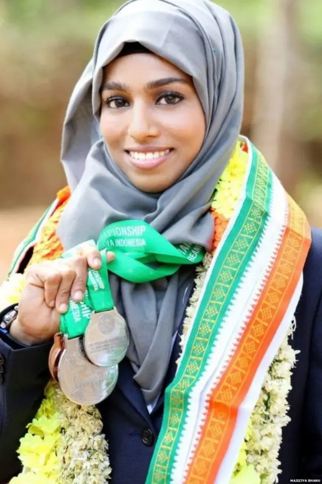 એશિયન ચેમ્પિયનશિપમાં જીતેલાં પદકો સાથે મજિઝિયા